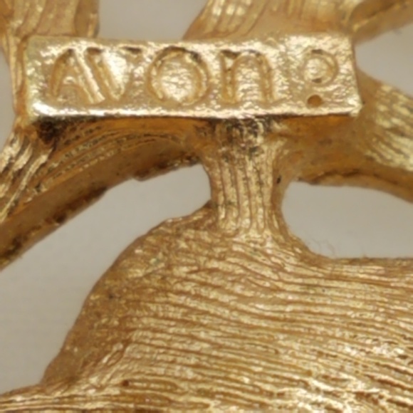 Avon brooch vintage signed goldtoneFaux Pearls - Picture 4 of 7